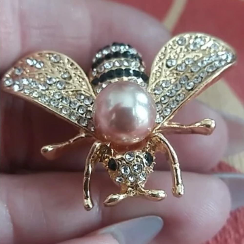 New BEE brooch Gorgeous White Rhinestone Pin 🐝 - Picture 10 of 10